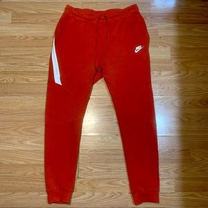 Men’s Nike Tech Fleece fitted sweatpants. Size M